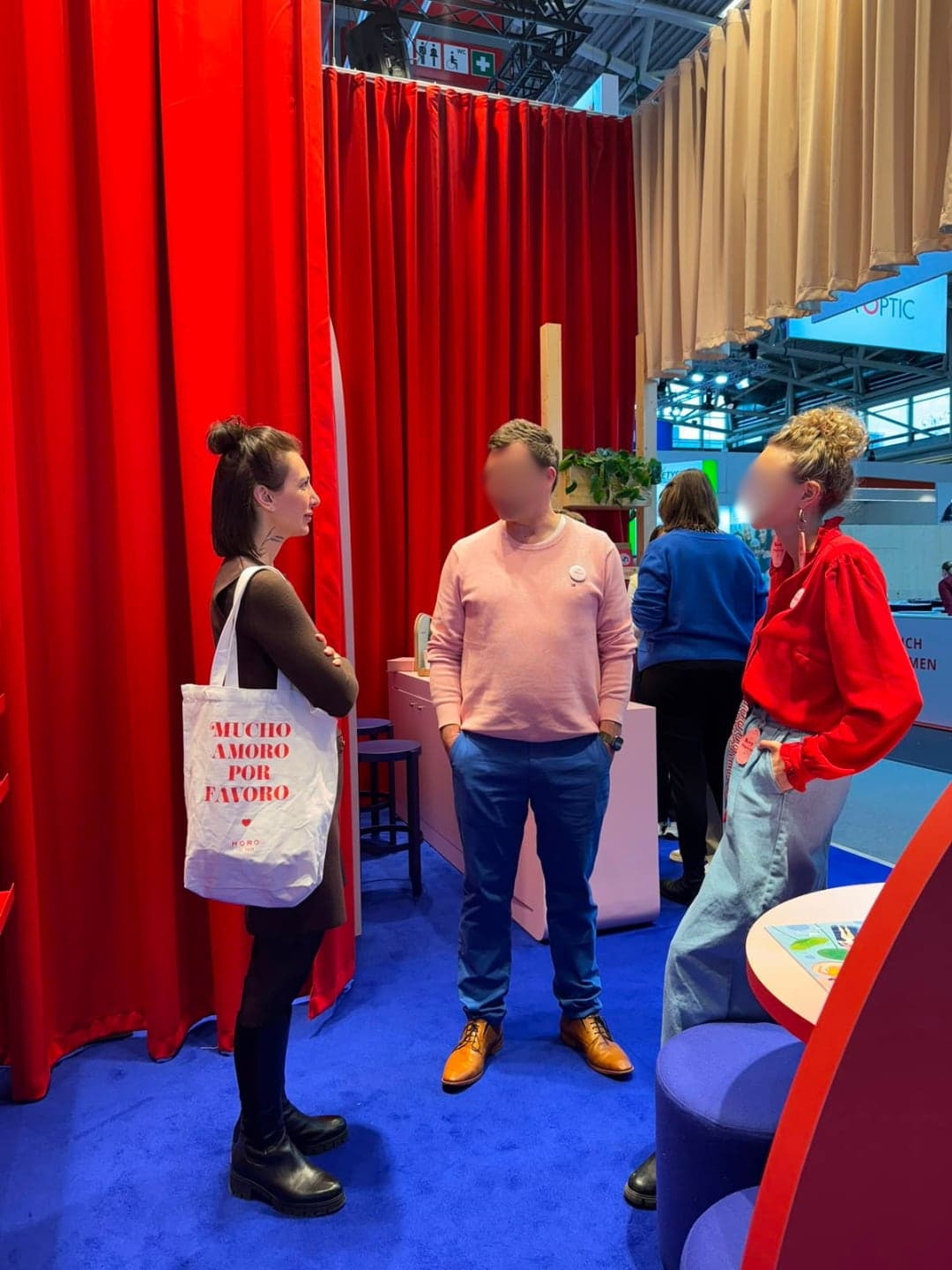 Gespräch am Messestand